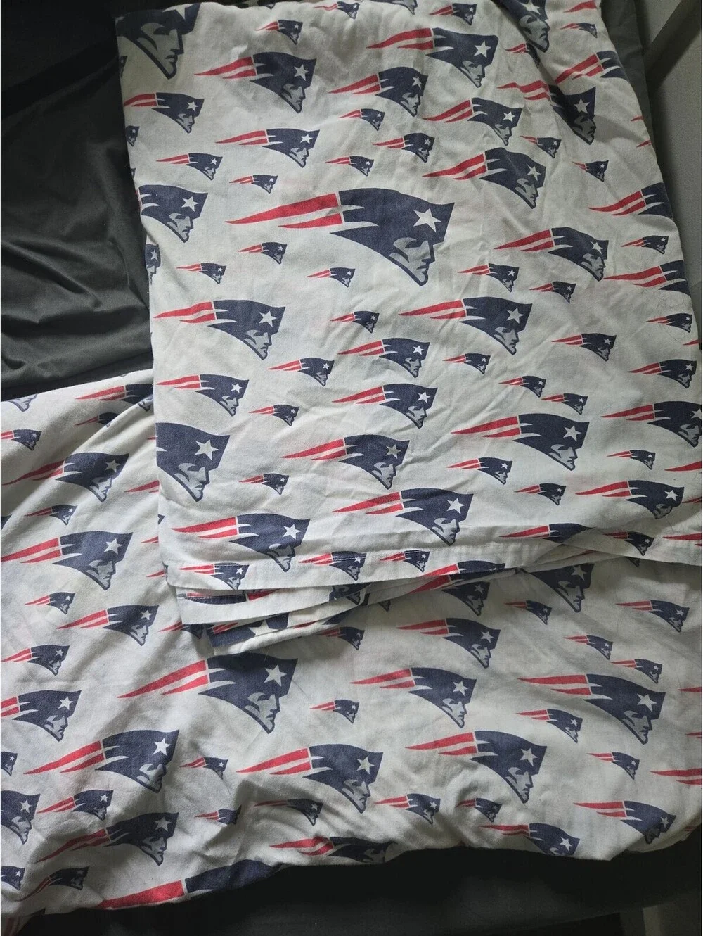 New England Patriots NFL Bedding Set - Flat Sheet and Fitted Mattress Cover